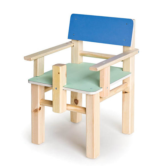 כיסא עץ עם ידיות ופומל